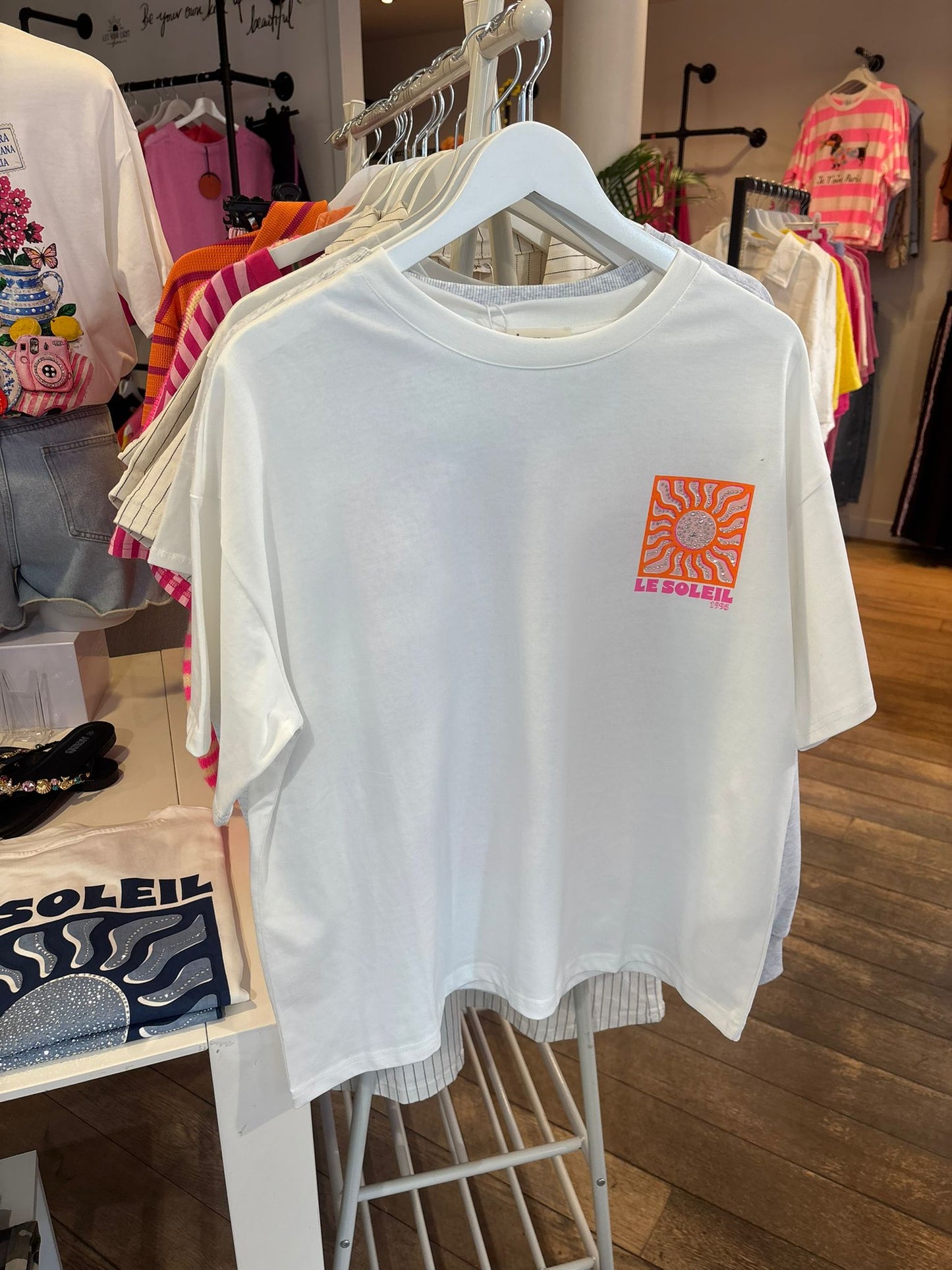 Oversized t-shirt met strass "LE SOLEIL"