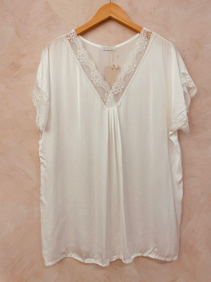 T-shirt met satijnen look en kanten afwerking (7 kleuren)