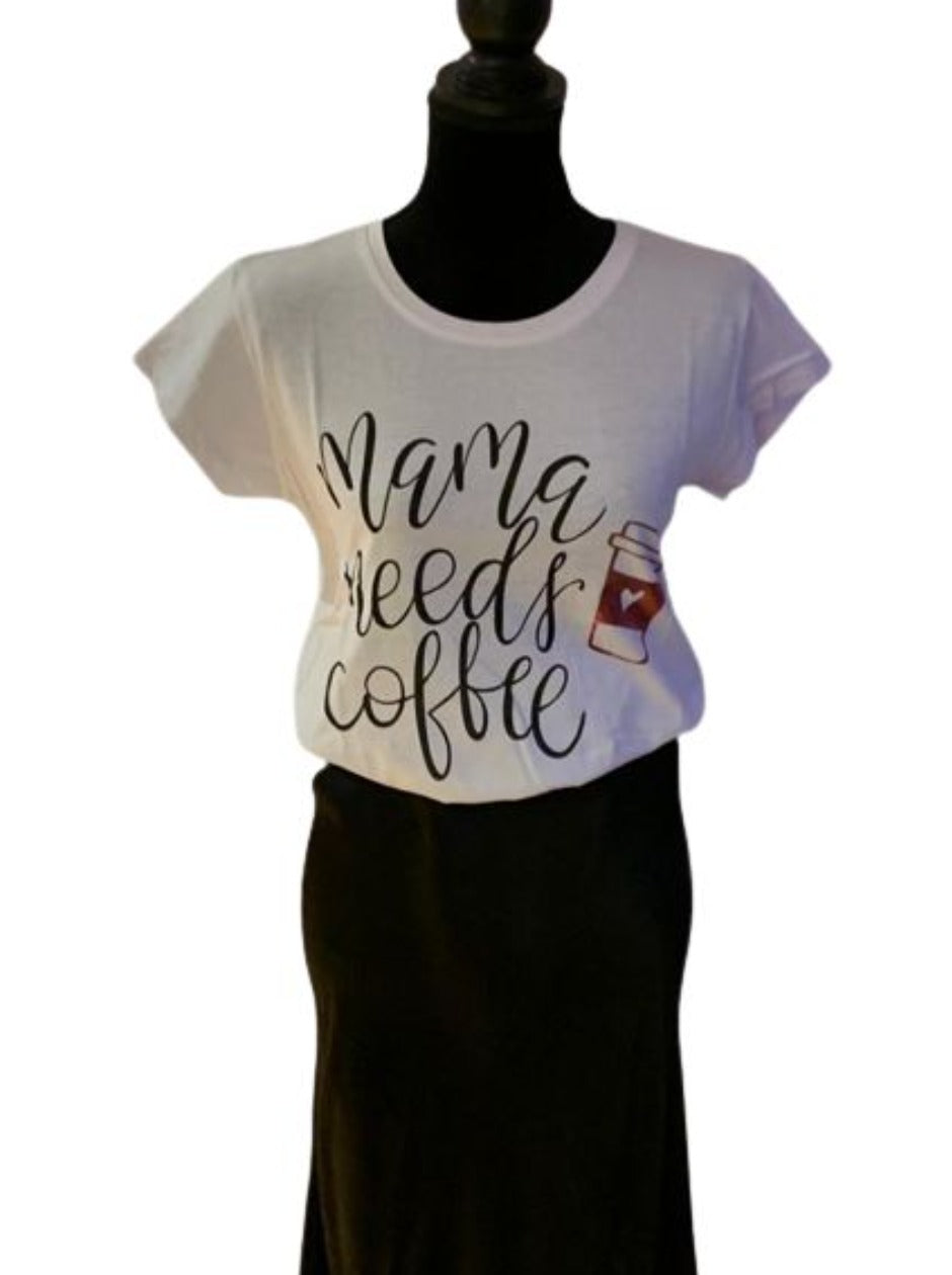 T-shirt met opschrift "Mama needs coffee"