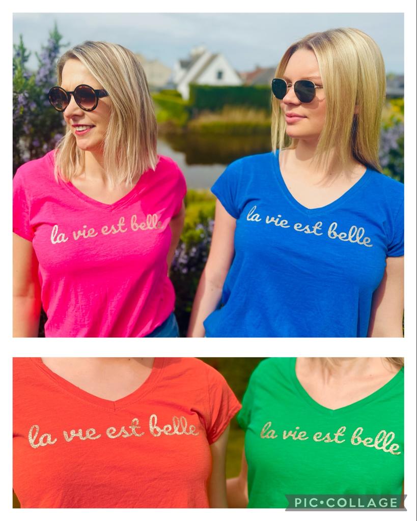 T-shirt met glinsterende opschrift "La vie est belle" (in 7 kleuren)