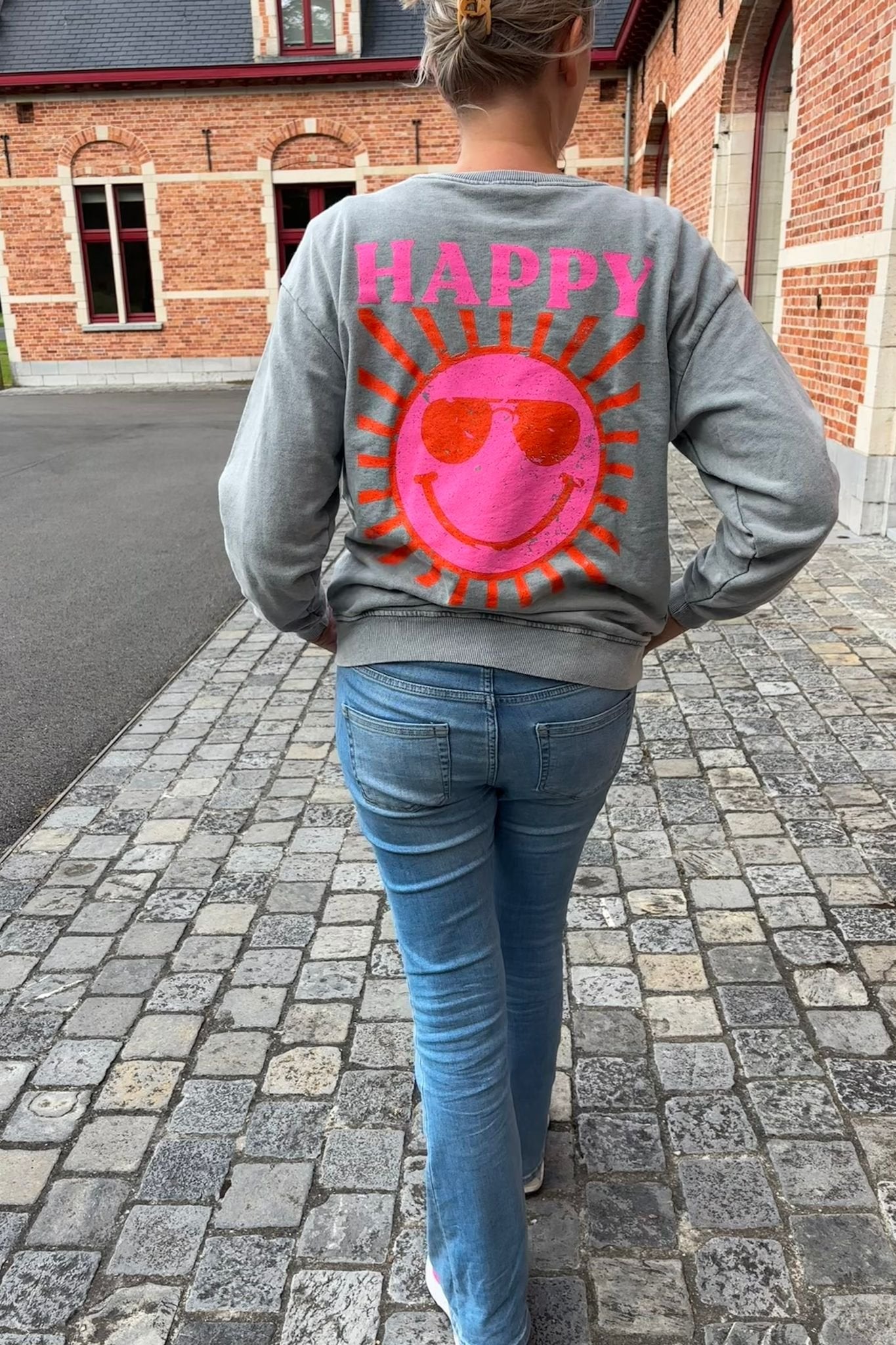 Sweater 'Happy' met afgewassen effect