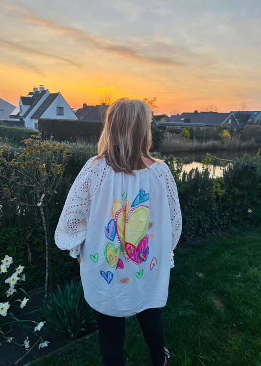 Embroidered blouse "Hartjesdans"
