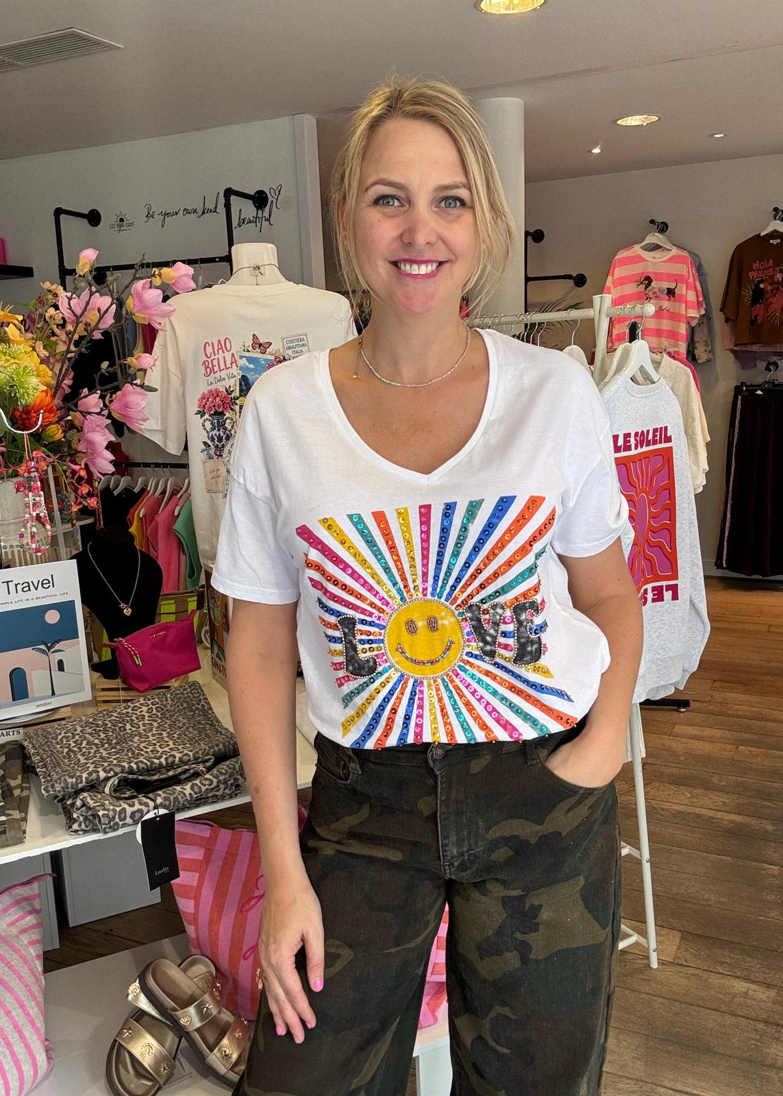 T-shirt met pailletten "LOVE"