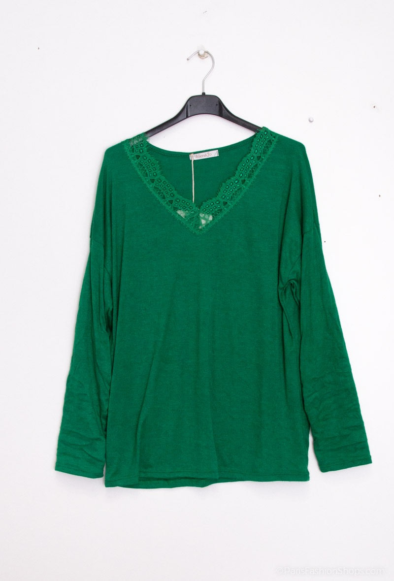 Superzachte shirt met kanten v-hals