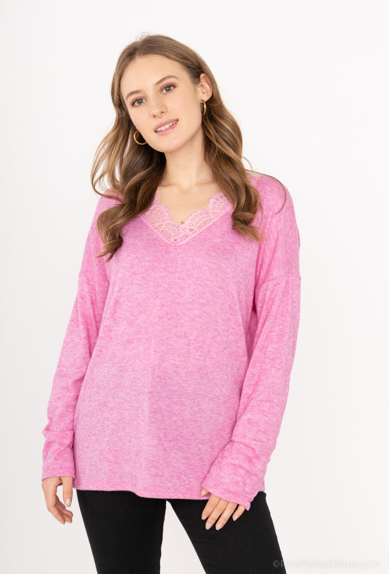 Superzachte shirt met kanten v-hals