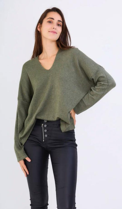 Basic sweater met hartje icoon