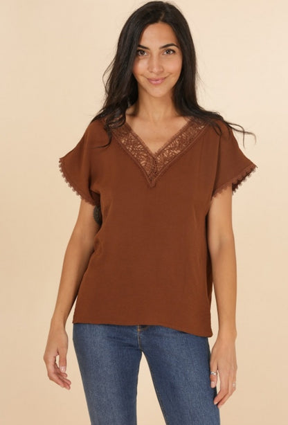 Comfortabele, losse T-shirt/Blouse met prachtige afwerking (in 3 kleuren)