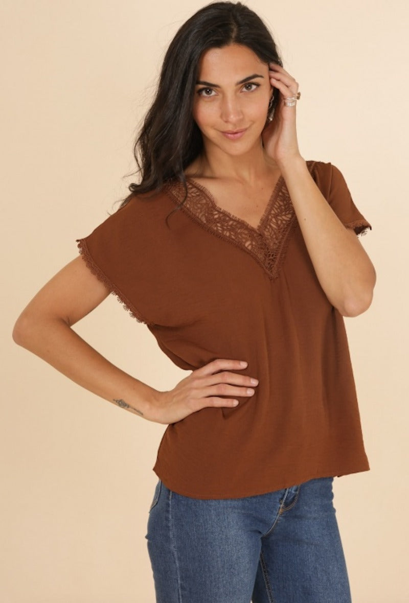 Comfortabele, losse T-shirt/Blouse met prachtige afwerking (in 3 kleuren)