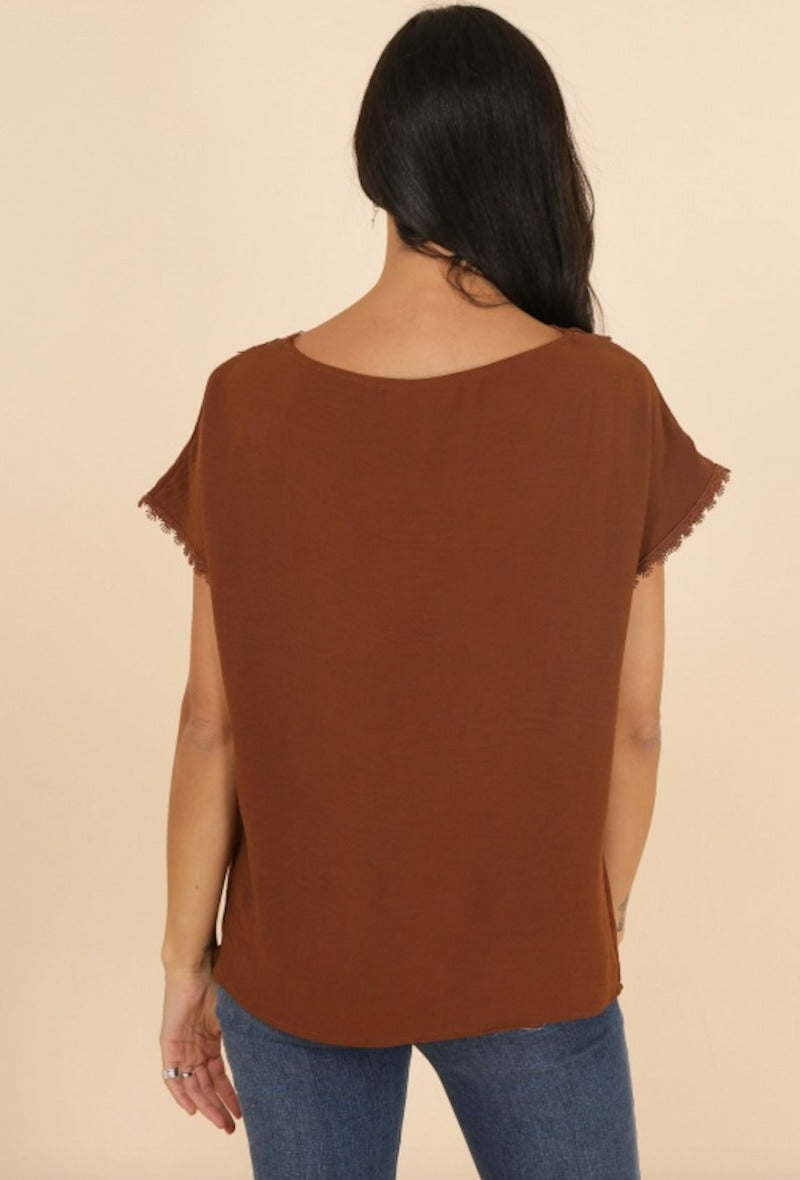 Comfortabele, losse T-shirt/Blouse met prachtige afwerking (in 3 kleuren)